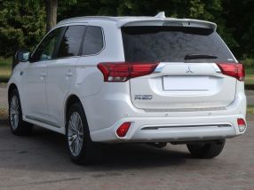 Mitsubishi Outlander - 2020