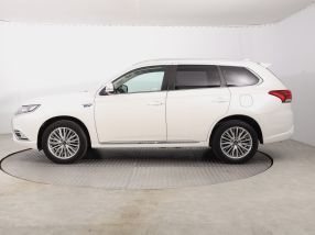 Mitsubishi Outlander - 2020