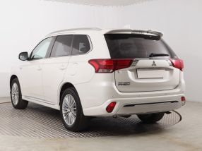 Mitsubishi Outlander - 2020