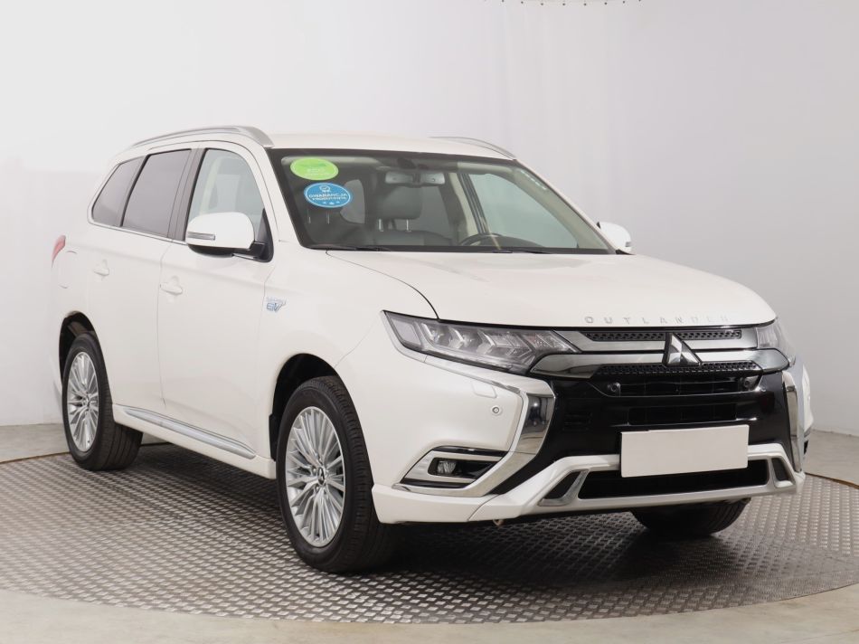 Mitsubishi Outlander - 2020