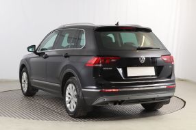 Volkswagen Tiguan - 2016