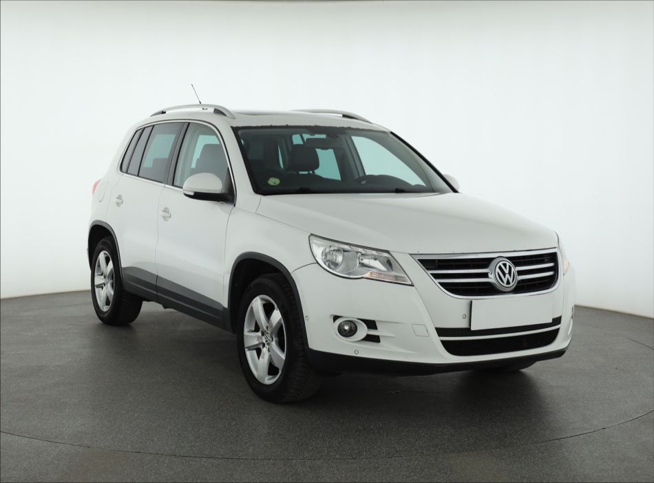 Volkswagen Tiguan - 2011