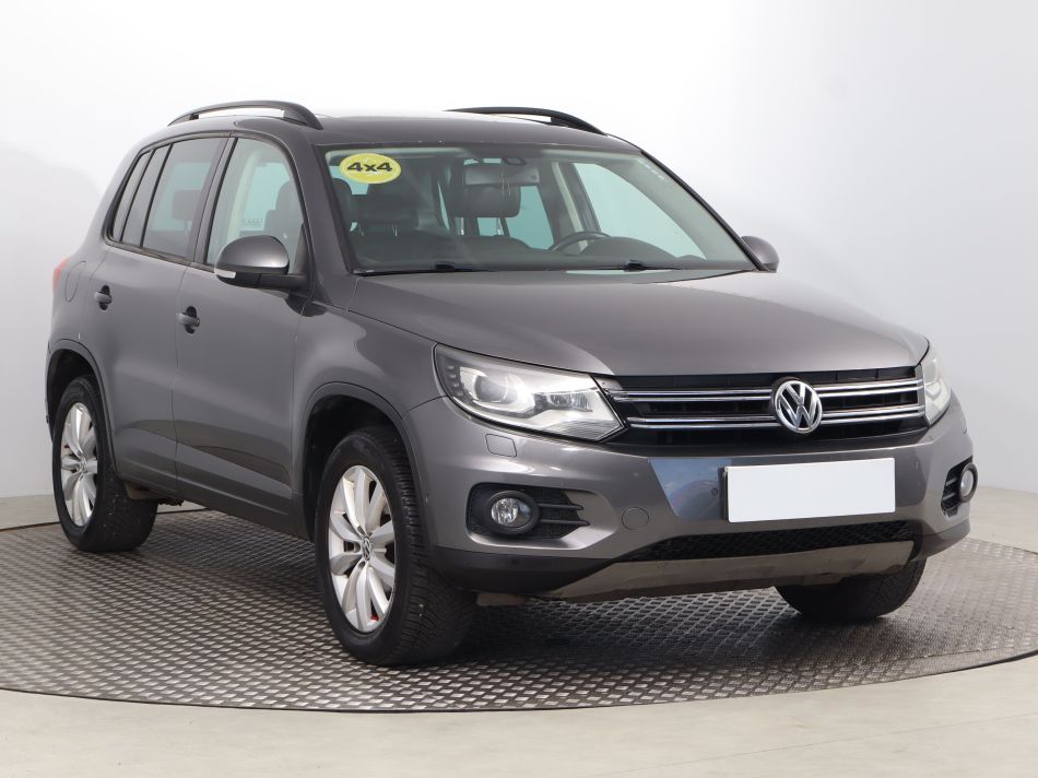 Volkswagen Tiguan - 2012