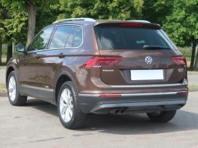 Volkswagen Tiguan - 2016