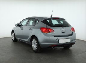 Opel Astra - 2012