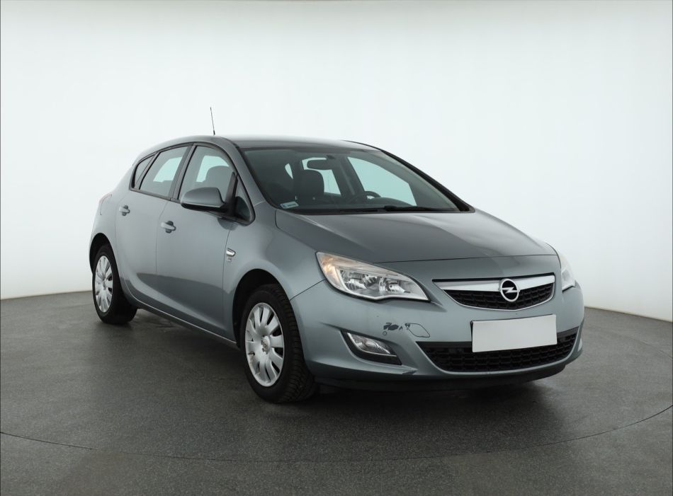 Opel Astra - 2012