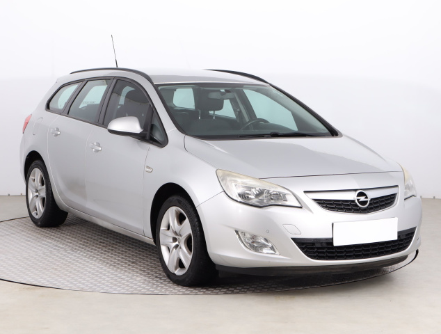 Opel Astra, 2011