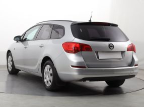 Opel Astra - 2012