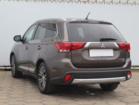 Mitsubishi Outlander - 2016