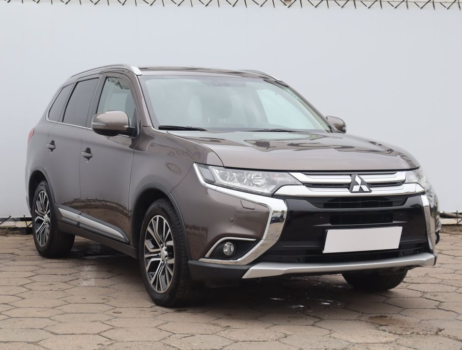 Mitsubishi Outlander - 2016
