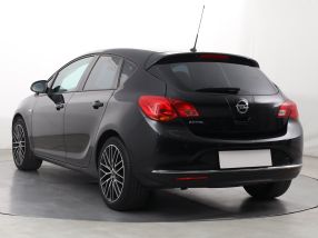 Opel Astra - 2013