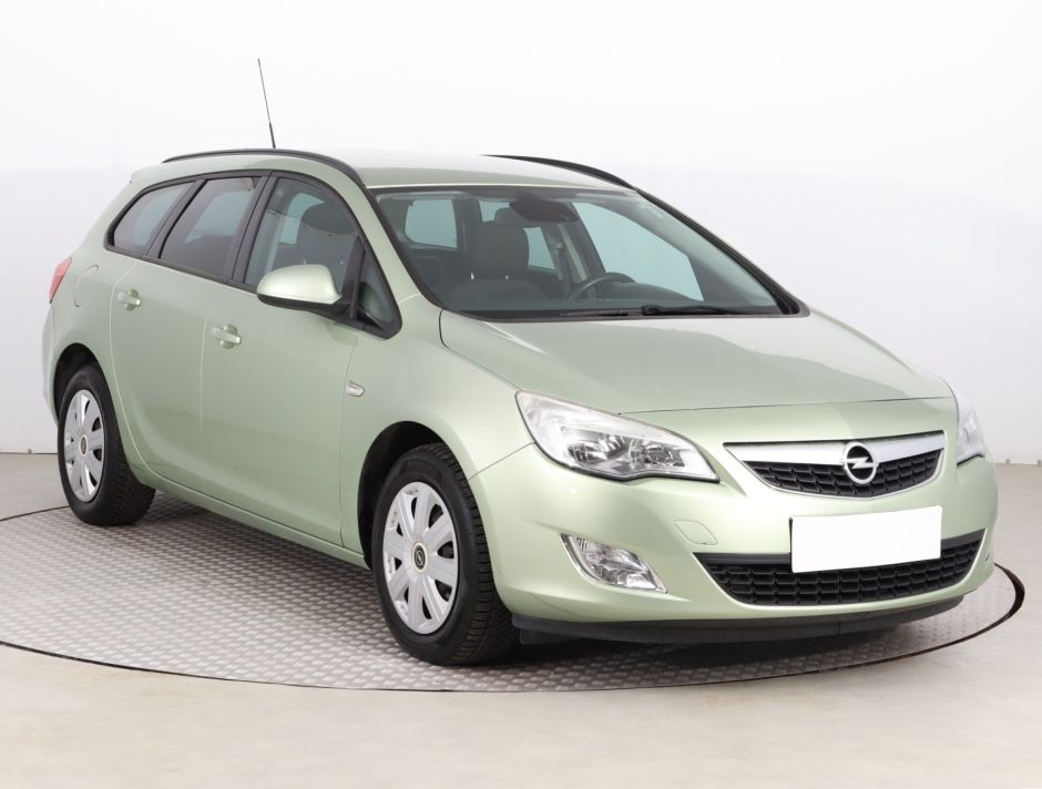 Opel Astra - 2011