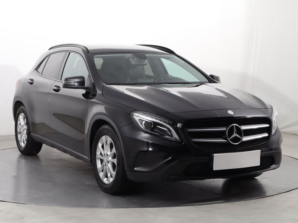 Mercedes-Benz GLA - 2015