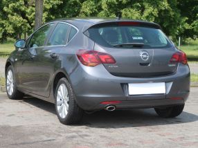 Opel Astra - 2010