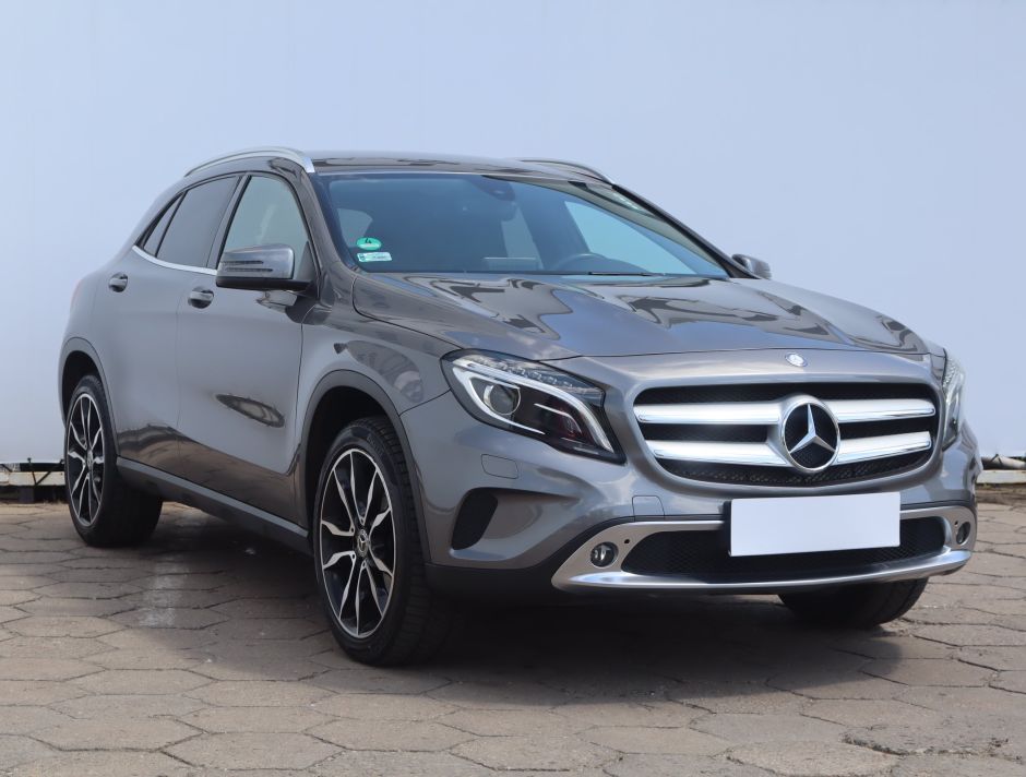 Mercedes-Benz GLA - 2016
