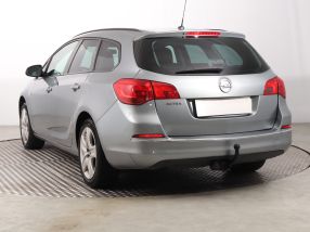 Opel Astra - 2012