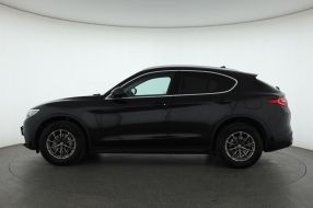 Alfa Romeo Stelvio - 2017