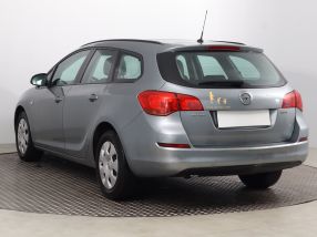 Opel Astra - 2011