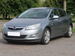 Opel Astra - 2011
