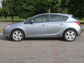 Opel Astra - 2011