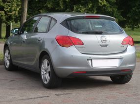Opel Astra - 2011
