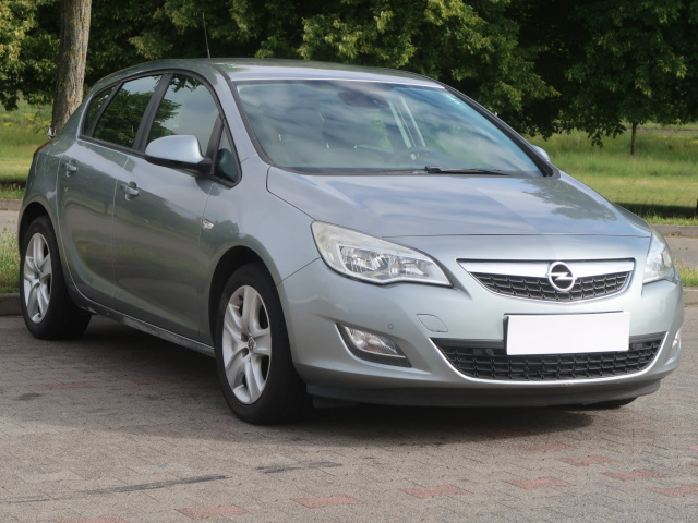 Opel Astra 2011