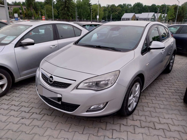 Opel Astra 2011