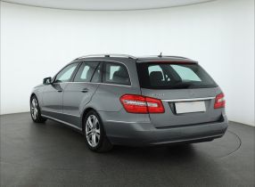 Mercedes-Benz E - 2010