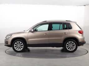 Volkswagen Tiguan - 2015