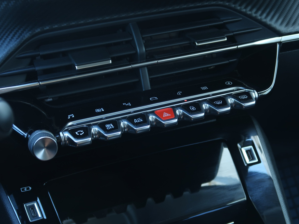 Peugeot e-208