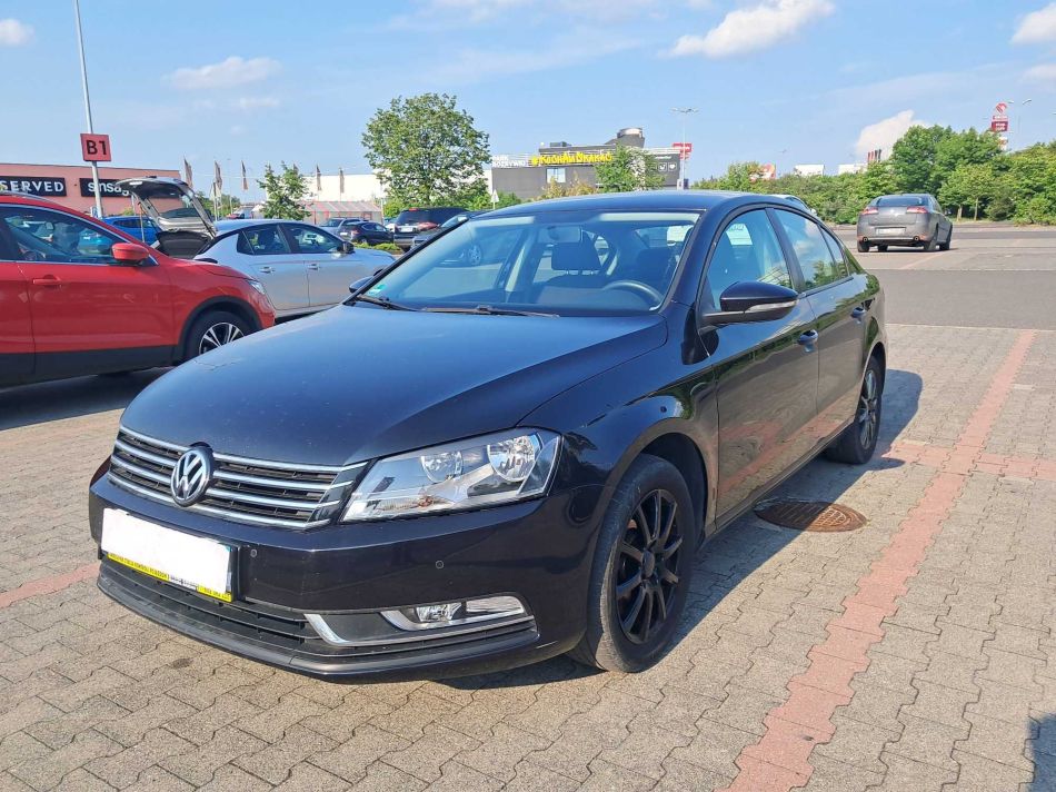 Volkswagen Passat - 2011