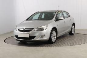 Opel Astra - 2011