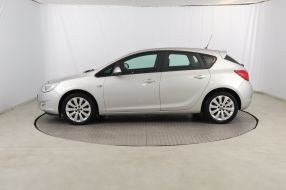 Opel Astra - 2011