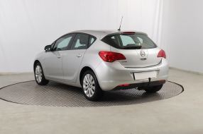 Opel Astra - 2011