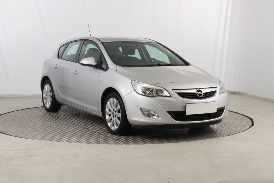 Opel Astra - 2011