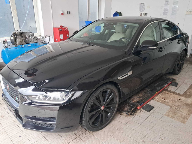 Jaguar XE 2016