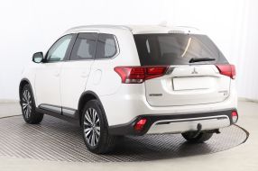 Mitsubishi Outlander - 2020