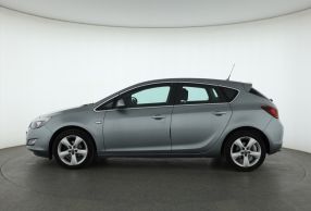 Opel Astra - 2011
