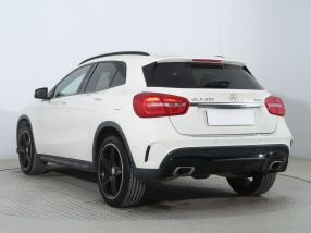 Mercedes-Benz GLA - 2015