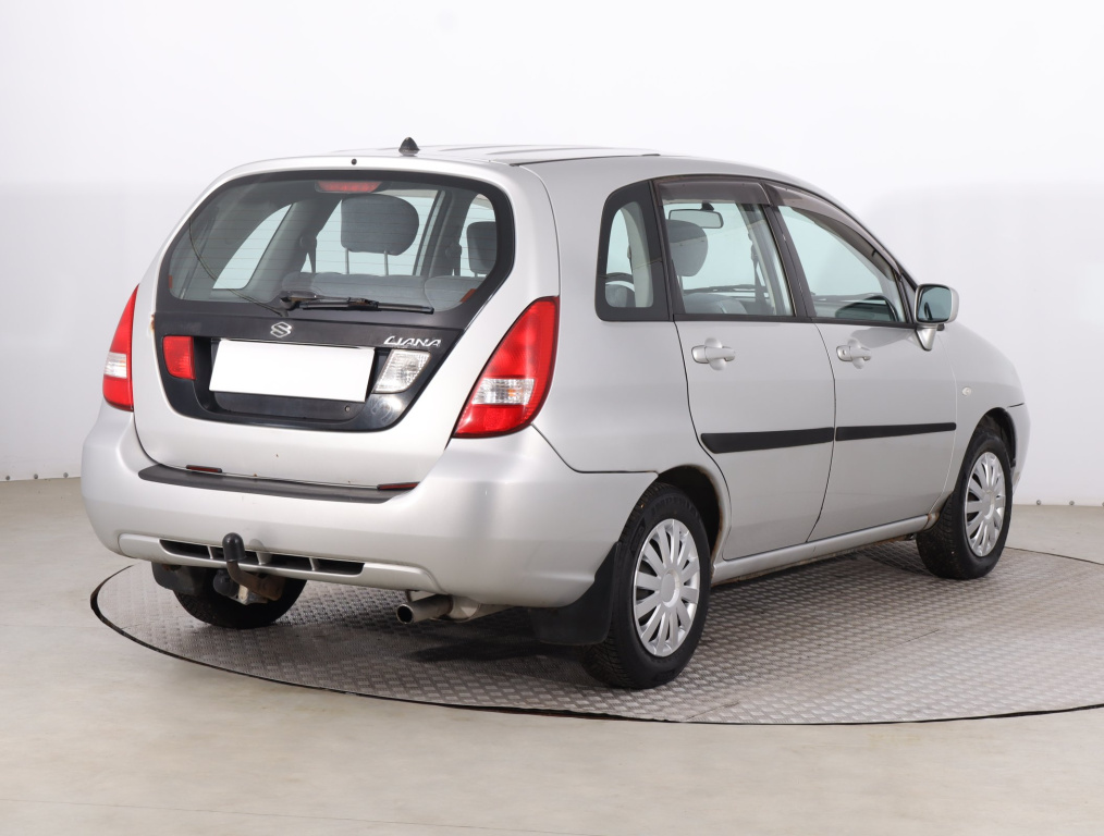 Suzuki Liana