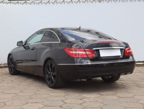 Mercedes-Benz E - 2010