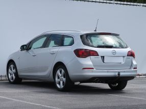 Opel Astra - 2012