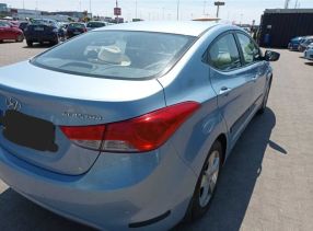 Hyundai Elantra - 2012