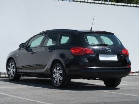 Opel Astra - 2011