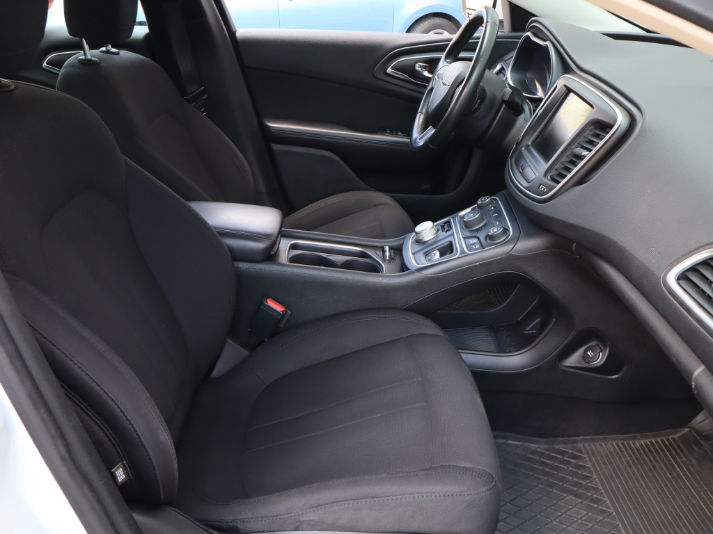 Chrysler 200