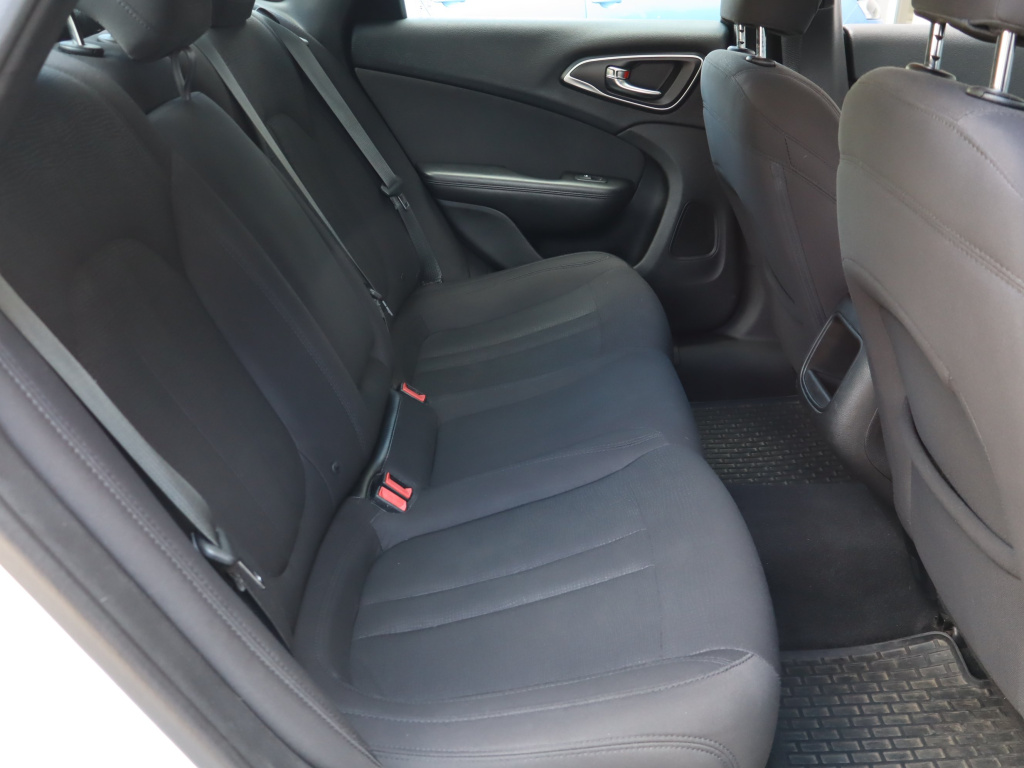 Chrysler 200