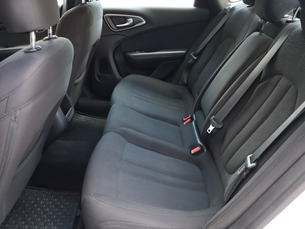 Chrysler 200