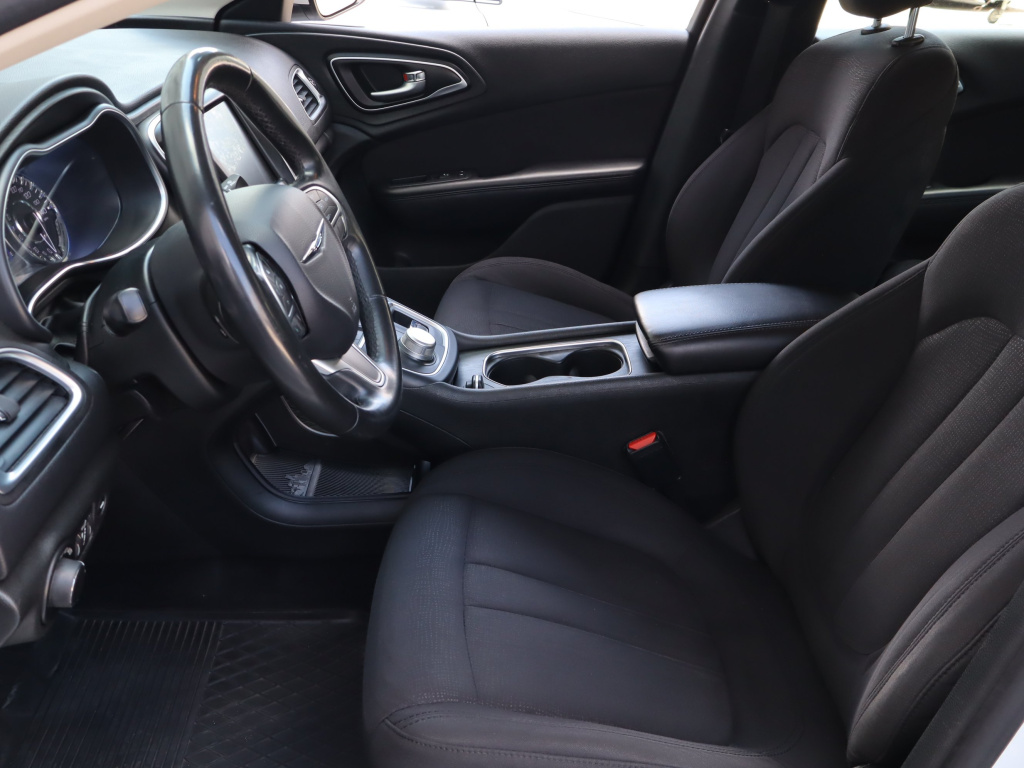 Chrysler 200