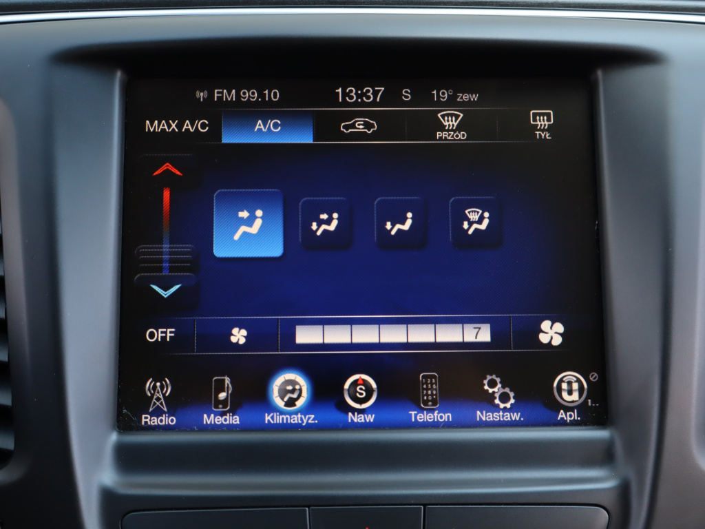 Chrysler 200
