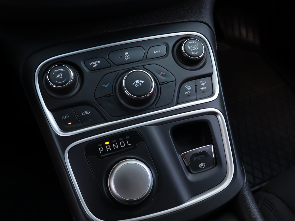 Chrysler 200